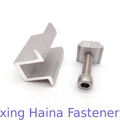 Zonnepaneel die Medio Aluminiumklem met het Hoofdglb Schroef van de Hexuitdraaicontactdoos opzetten